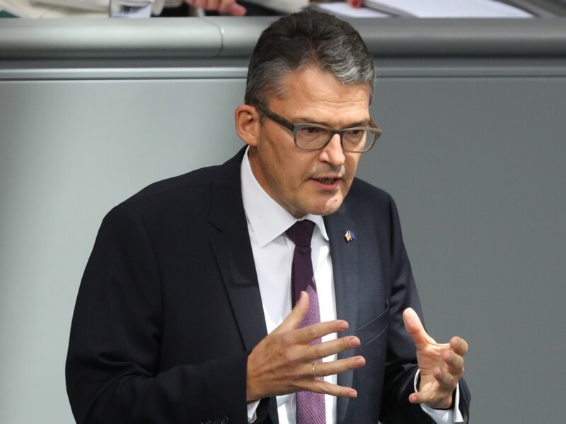 Депутат Бундестагу: Війну має бути перенесено в Росію. Російські військові об'єкти і штаби потрібно знищити