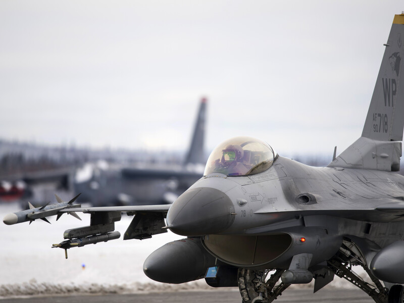 "Как в США и Израиле". В Воздушных силах ВСУ надеются, что среди украинских пилотов F-16 обязательно будут женщины