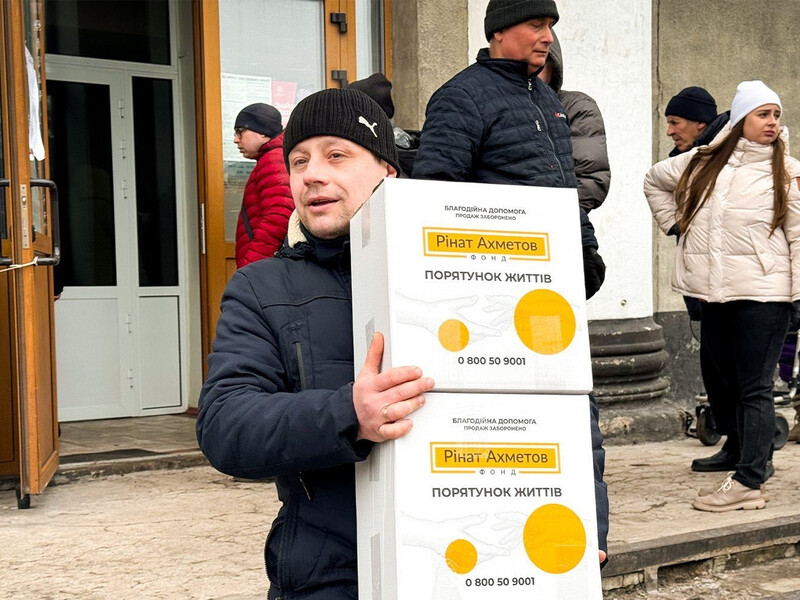 В Белозерском Донецкой области начали выдавать помощь от Фонда Рината Ахметова