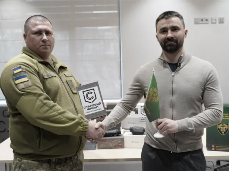 "Стальной фронт" Ахметова передал пограничникам партию военной оптики на 6 млн грн