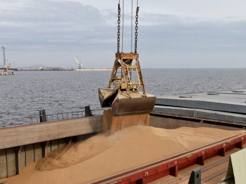 Из порта оккупированного Мариуполя направили судно с 7,8 тыс. тонн украденного украинского зерна – СМИ 