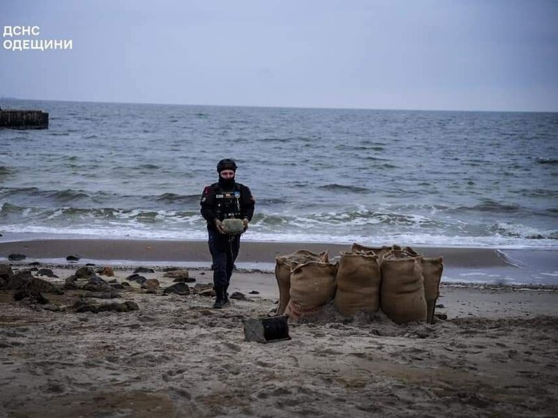 На одесском пляже саперы подорвали российскую мину. Фото, видео