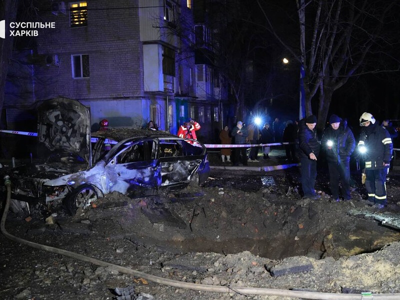 В результате удара российского дрона по Харькову повреждены жилые многоэтажки, горели машины и гаражи. Фото