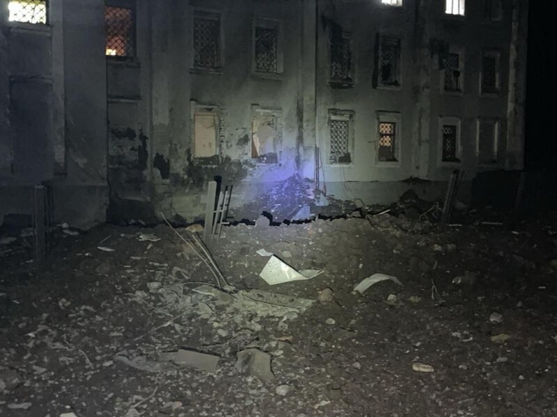 Росіяни вночі вдарили по Покровську ракетами С-300, поранено мирного жителя, пошкоджено 14 будинків – ОВА