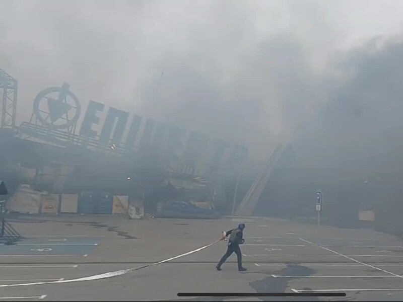 У Нікополі окупанти спалили "Епіцентр". Фото