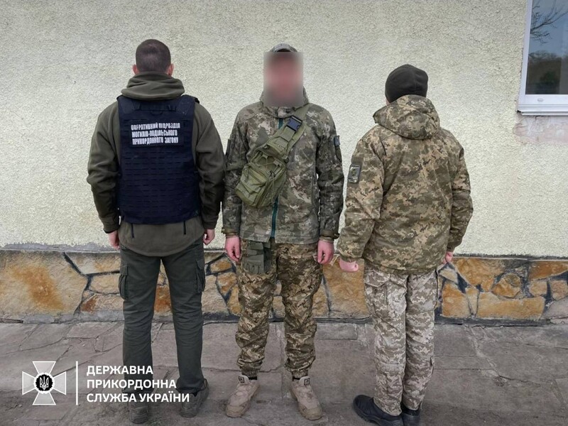 Прикордонники затримали у Вінницькій області військового. Його підозрюють у тому, що він зливав дані про ЗСУ і прямував до Придністров'я