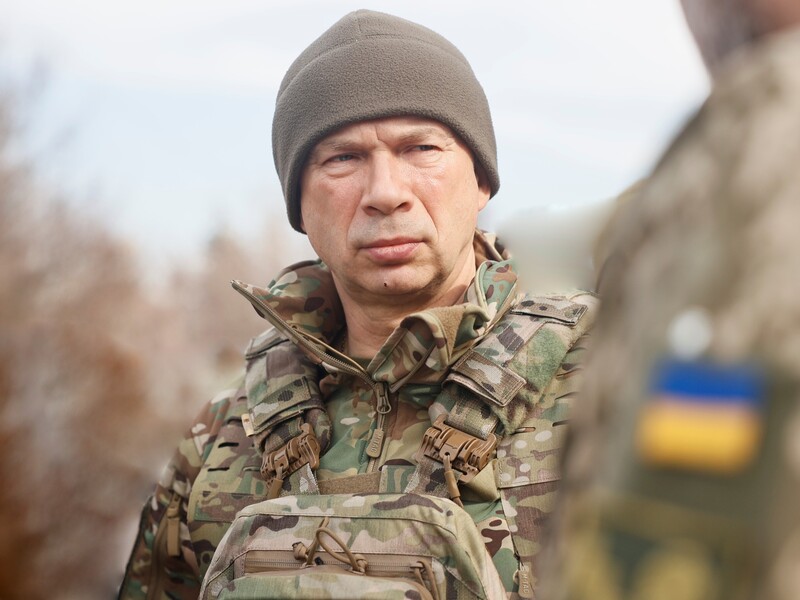 Сырский сообщил генералу армии Франции о стабилизации обстановки на востоке Украины
