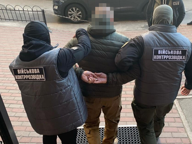 СБУ заявила о задержании работника Киевской ОВА, который хотел шпионить за десантниками под видом капеллана