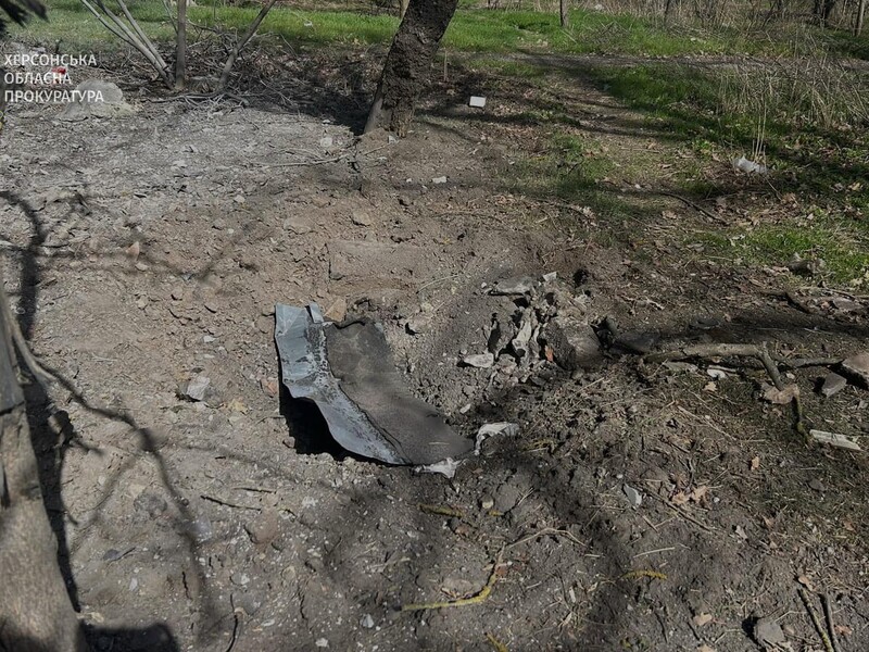 Окупанти скинули вибухівку із дрона в Бериславі, поранено медсестру – прокуратура