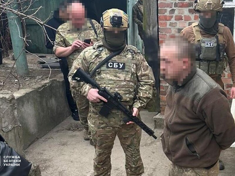СБУ затримала "крота" у ЗСУ, підозрюваного в наведенні ракет російських окупантів на позиції сил оборони в Донецькій області