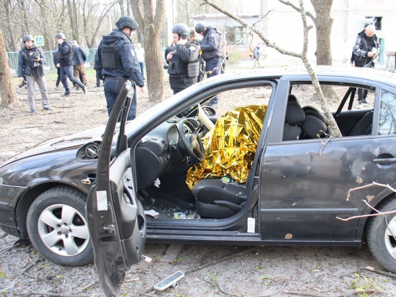 Російська бомба вбила випадкового пасажира машини. У Нацполіції розповіли подробиці удару по Харкову 6 квітня. Фото
