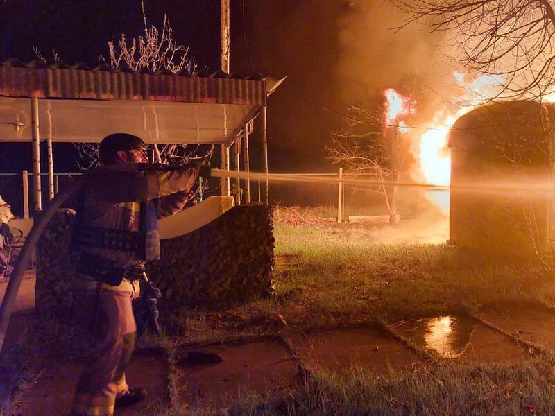 Окупанти вночі вдарили по об'єкту енергетики в Миколаївській області, сталася пожежа – ДСНС