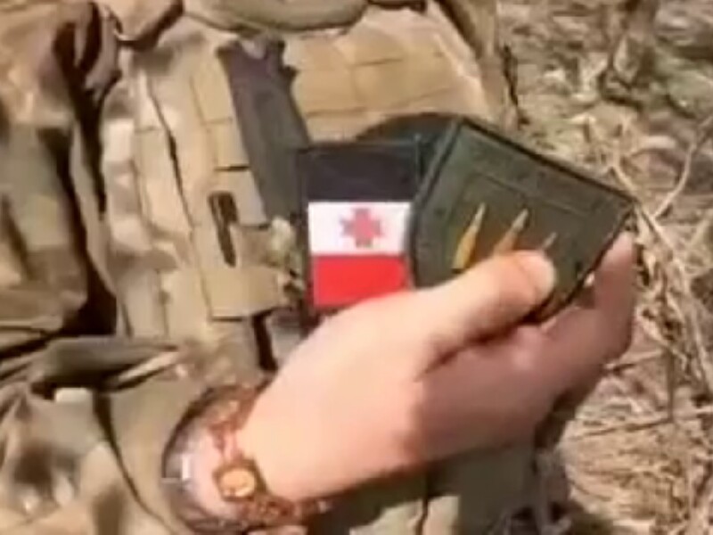 Российские пропагандисты в сюжете о войне против Украины выдали шевроны с гербом и флагом Удмуртии за знаки различия "канадских наемников" ВСУ