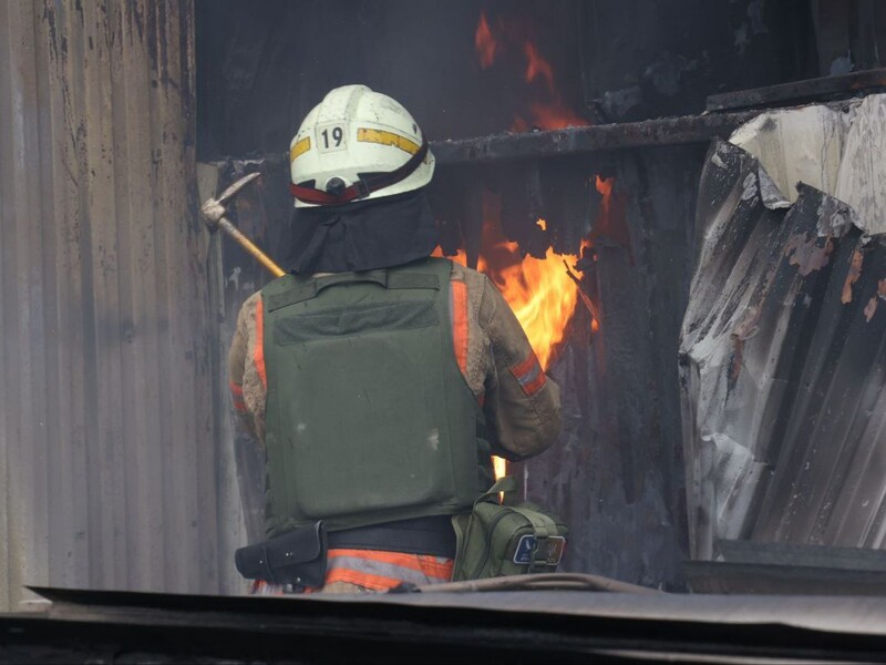 "Работы у спасателей было немало". Лысак сообщил о ликвидации пожаров, возникших после российских прилетов под Днепром
