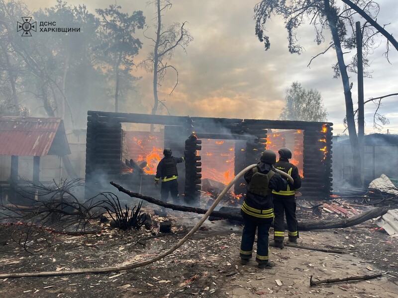 Російський артобстріл спричинив масштабну пожежу в Харківській області. Фото