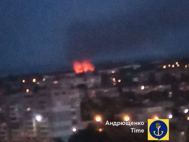 "Скорые" уже там". Власти Бердянска заявили о взрыве в городе, после него возник пожар. Фото