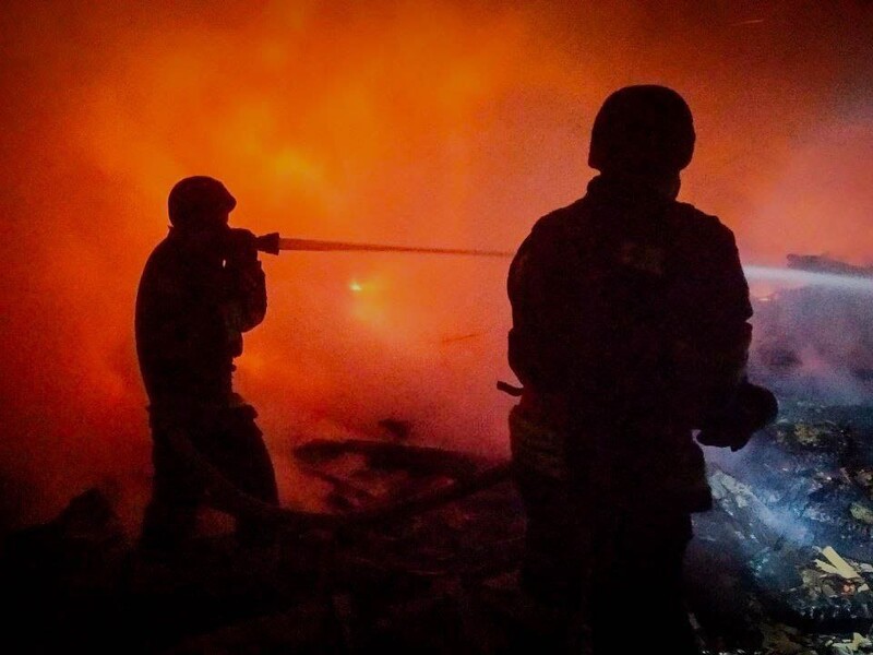 В Харькове дважды за ночь раздавались взрывы. Терехов заявил о пожаре после атаки Shahed, горели три дома