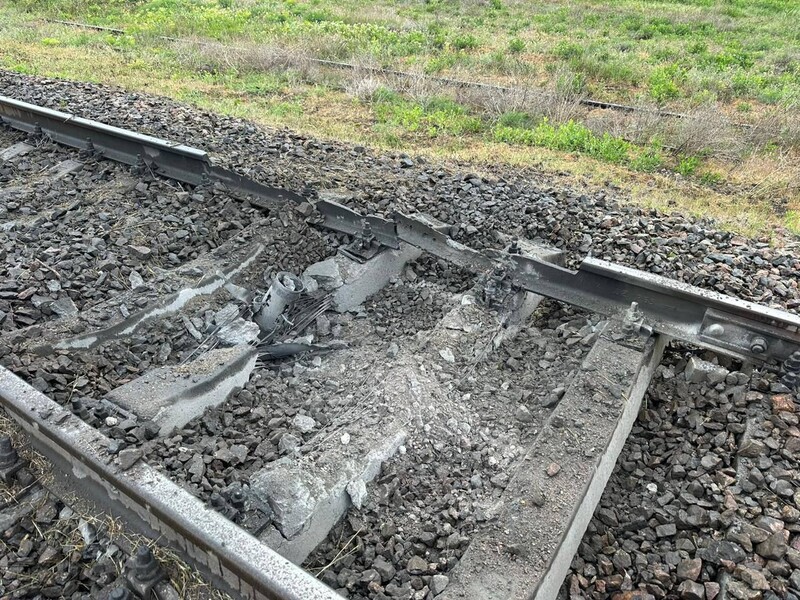 Росія вдарила по залізничному вокзалу в Херсоні, рух поїздів зупинили