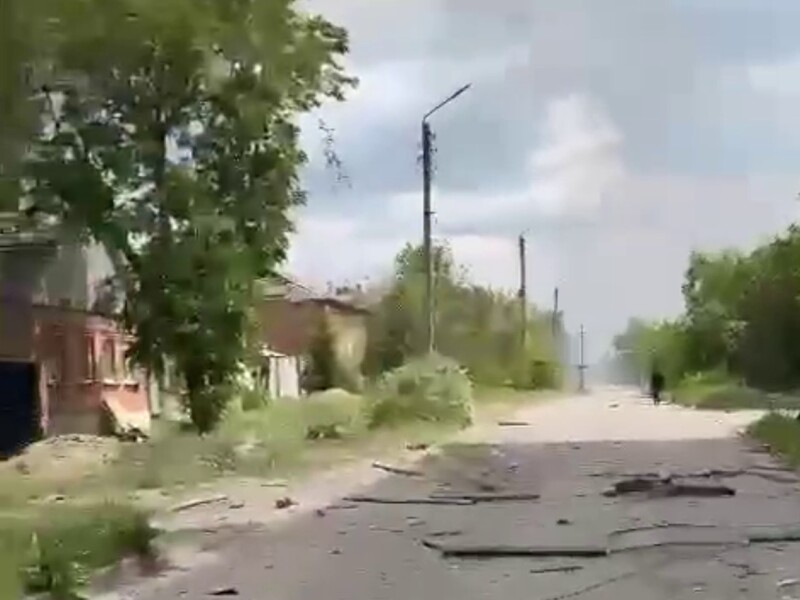 Окупанти випустили в напрямку прикордонного Вовчанська понад 20 КАБ. В ОВА повідомили про загиблих і постраждалих. Відео