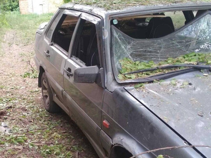Росіяни обстріляли у Вовчанську автомобіль із цивільними, які намагалися евакуюватися. Двоє людей загинули, стільки ж поранено