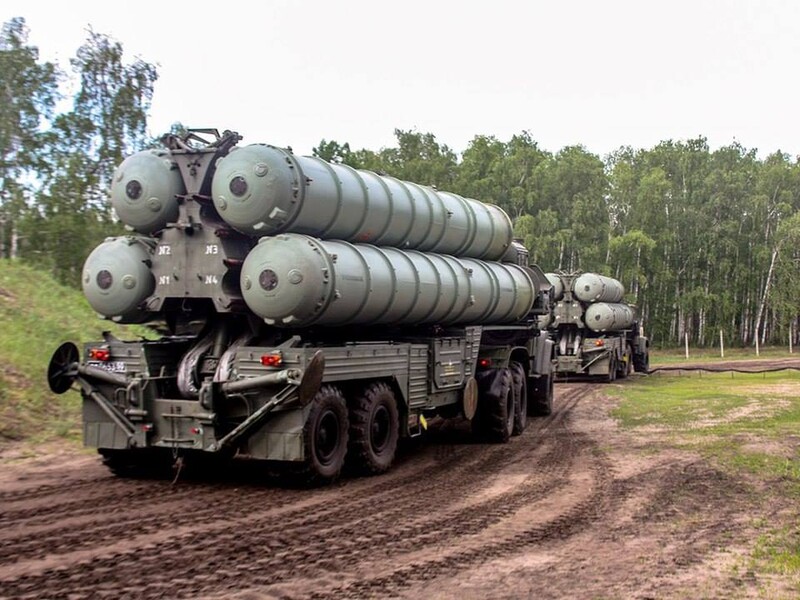 Росія накопичила 10 тис. ракет С-300 для ударів по Україні – Зеленський
