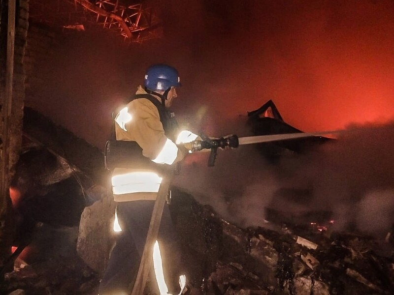 В поселке Боровая Харьковской области из-за массированных обстрелов произошло три пожара, пострадал один человек