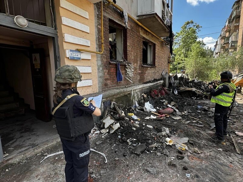 Удар РФ по пятиэтажке в Харькове. В ОВА сообщили о завершении спасательных работ. Погибли восемь жильцов дома и охранник