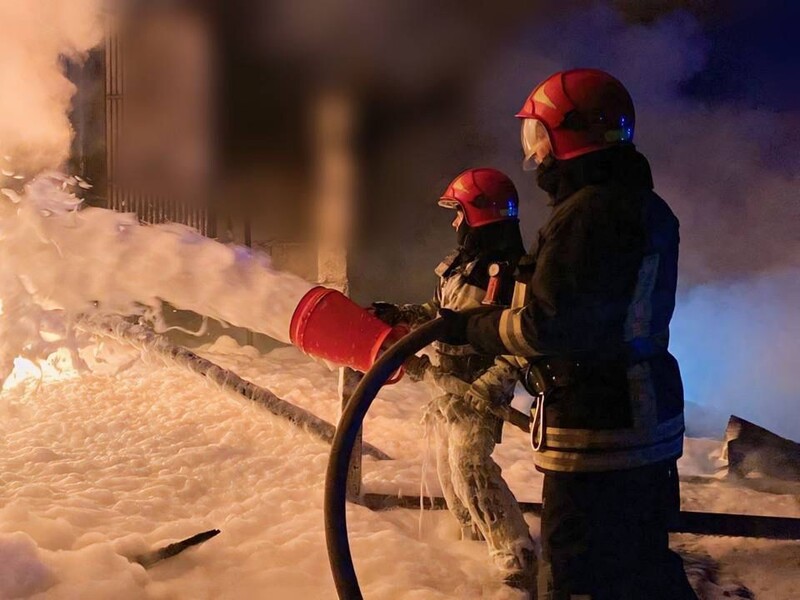 У Київській області після атаки РФ спалахнула пожежа на підприємстві – ОВА