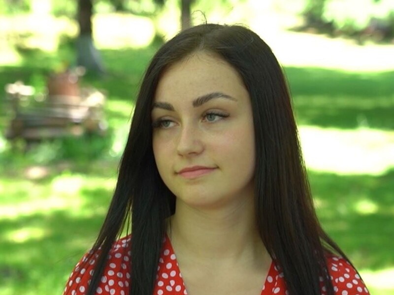 "Чувствую себя намного лучше". 17-летняя раненая девушка из Чернигова прошла курс реабилитации от Фонда Рината Ахметова