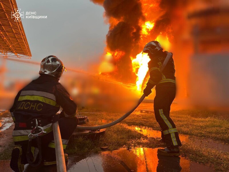 Пожежі в Київській області, постраждала сім'я із 13-річним хлопчиком у Дніпропетровській, десятки пошкоджених будинків у Донецькій. Зведення обстрілів за добу