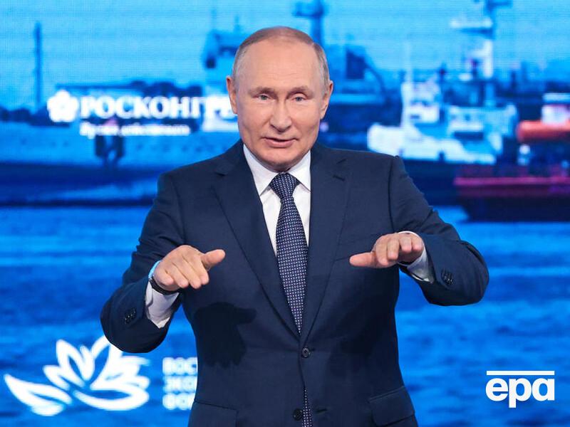 Путін висунув вимогу, щоб Україна відмовилася від НАТО, а з Росії зняли санкції, і назвав це "реальною мирною пропозицією". Якщо на неї погодяться, РФ нібито "негайно" припинить вогонь