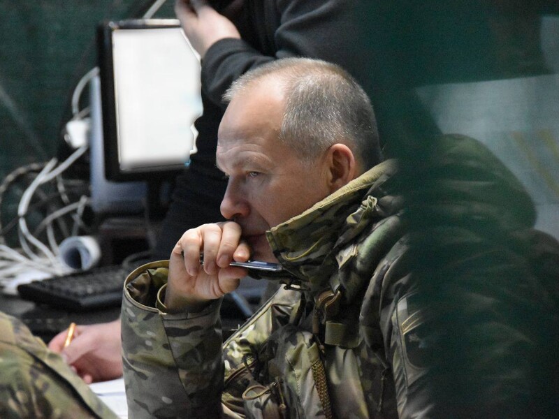 Український боєць сам узяв у полон чотирьох російських окупантів – Сирський