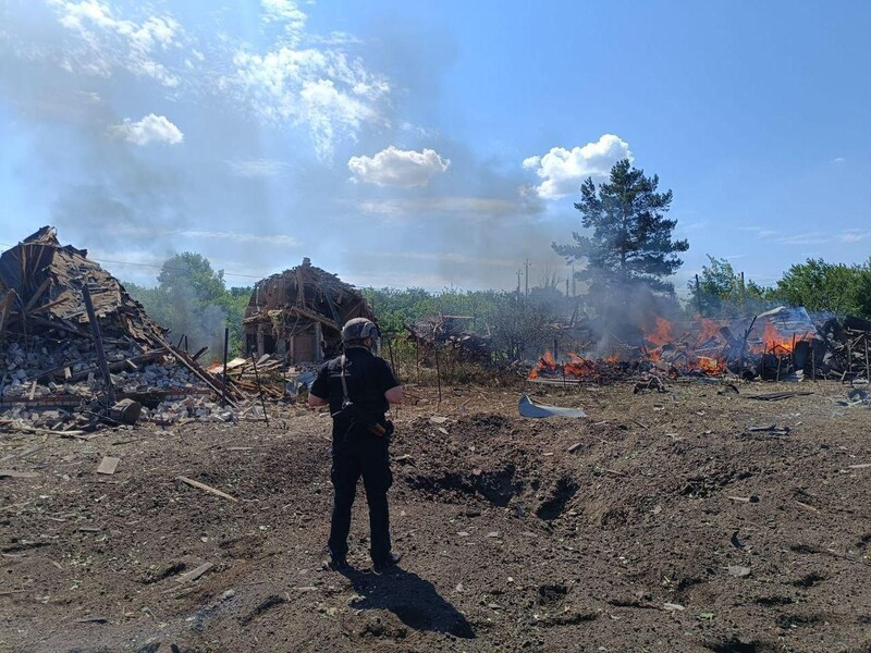 Оккупанты обстреляли кассетными боеприпасами Роскошное Донецкой области, погибли три человека – ОВА 