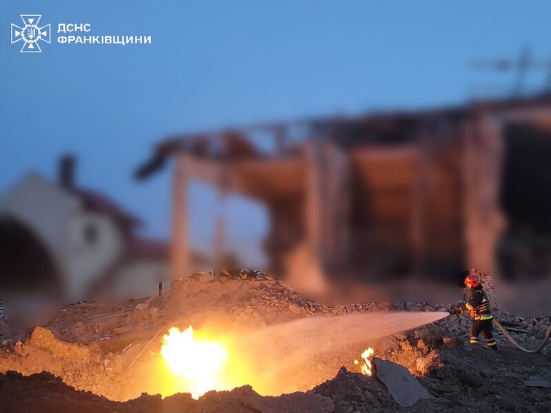 Россияне ночью ударили по учебному заведению в Ивано-Франковске, там пожар, разрушено здание – ГСЧС