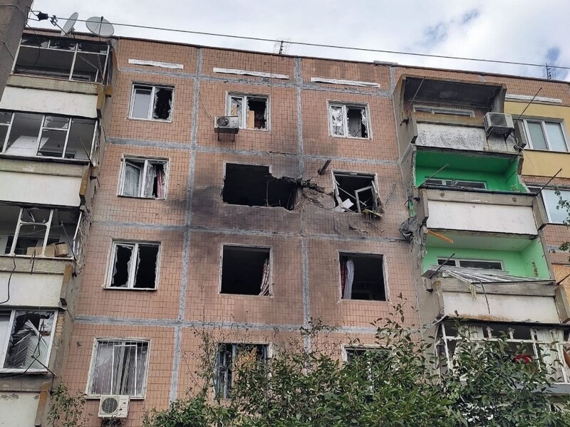 В Никополе из-за российских атак пострадали четыре человека, повреждены дома, агрофирма, ЛЭП и газопровод. Фото